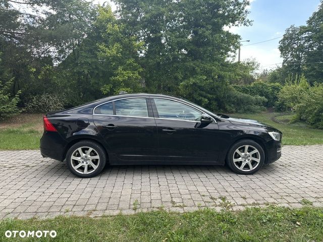 Volvo S60 T3 Momentum - 1