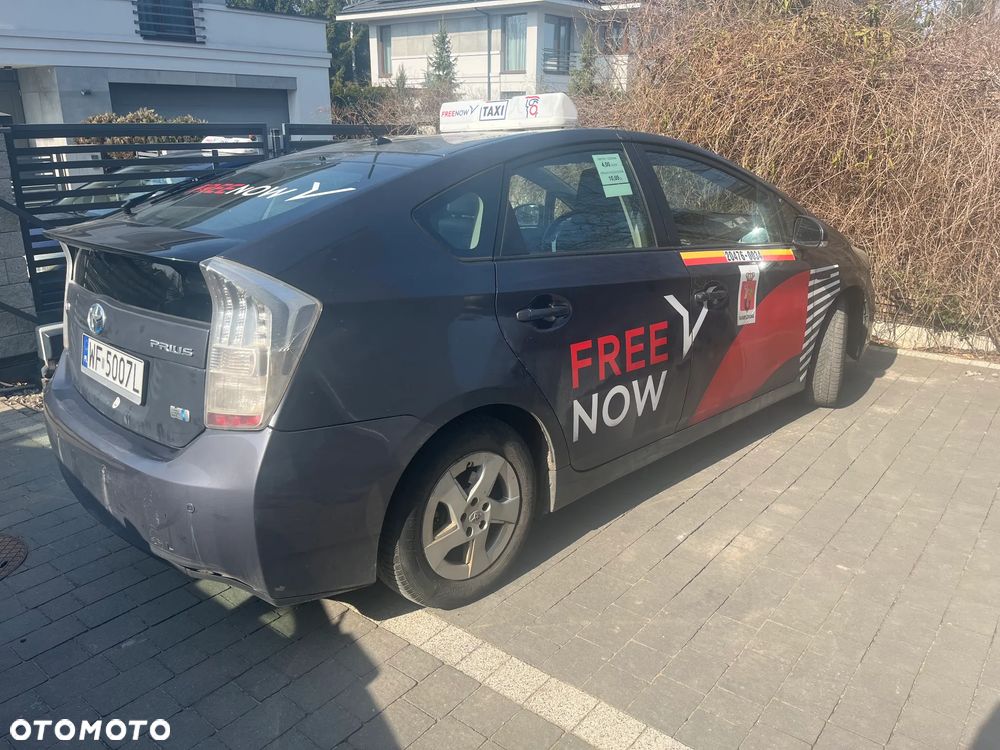 Toyota Prius - 4