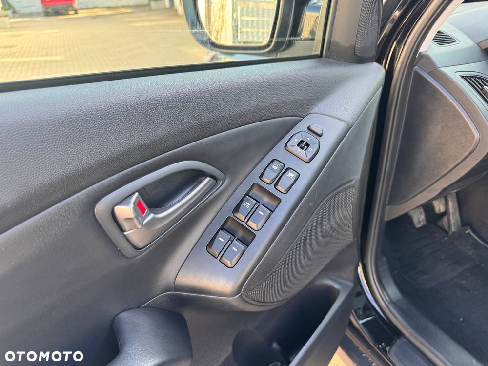 Hyundai ix35 1.7 CRDi 2WD blue Finale Gold - 22