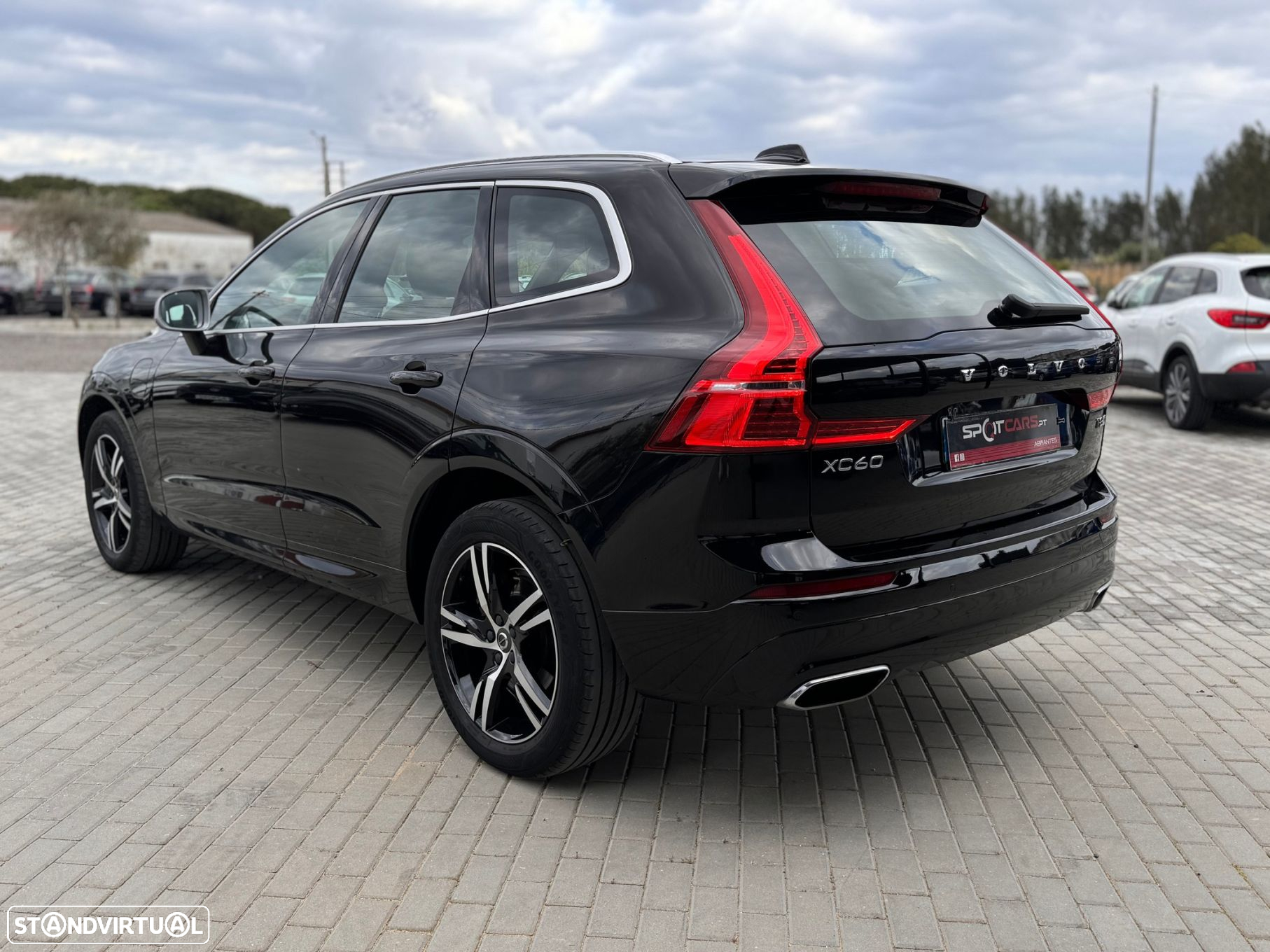 Volvo XC 60 2.0 T8 PHEV R-Design Expression AWD - 7