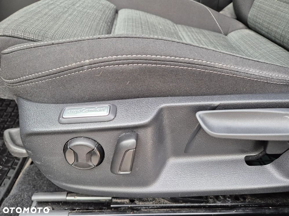 Volkswagen Passat 2.0 TSI Business DSG - 7