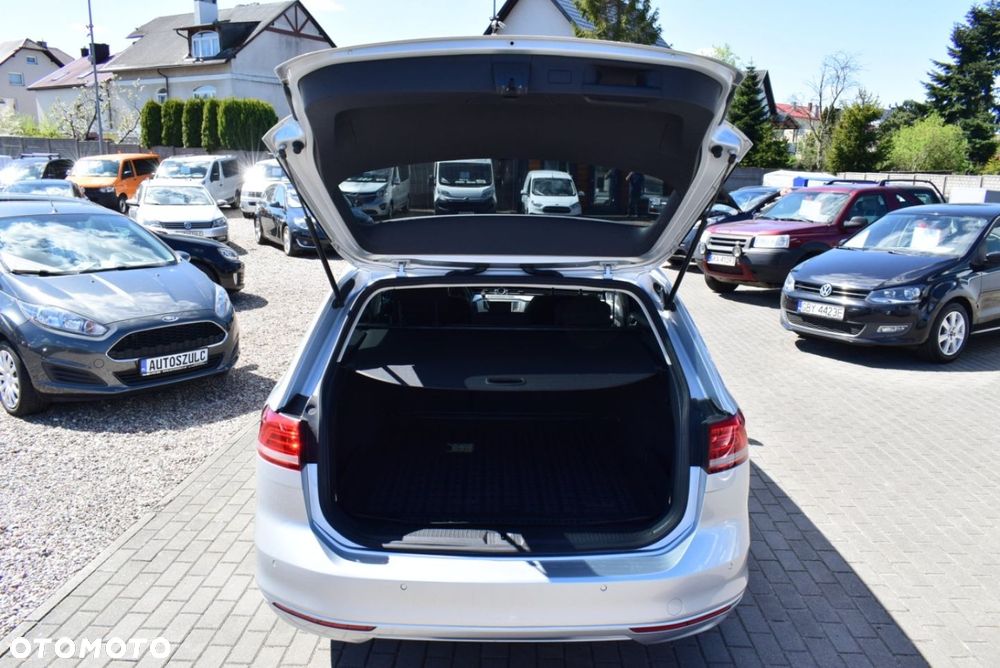 Volkswagen Passat - 12