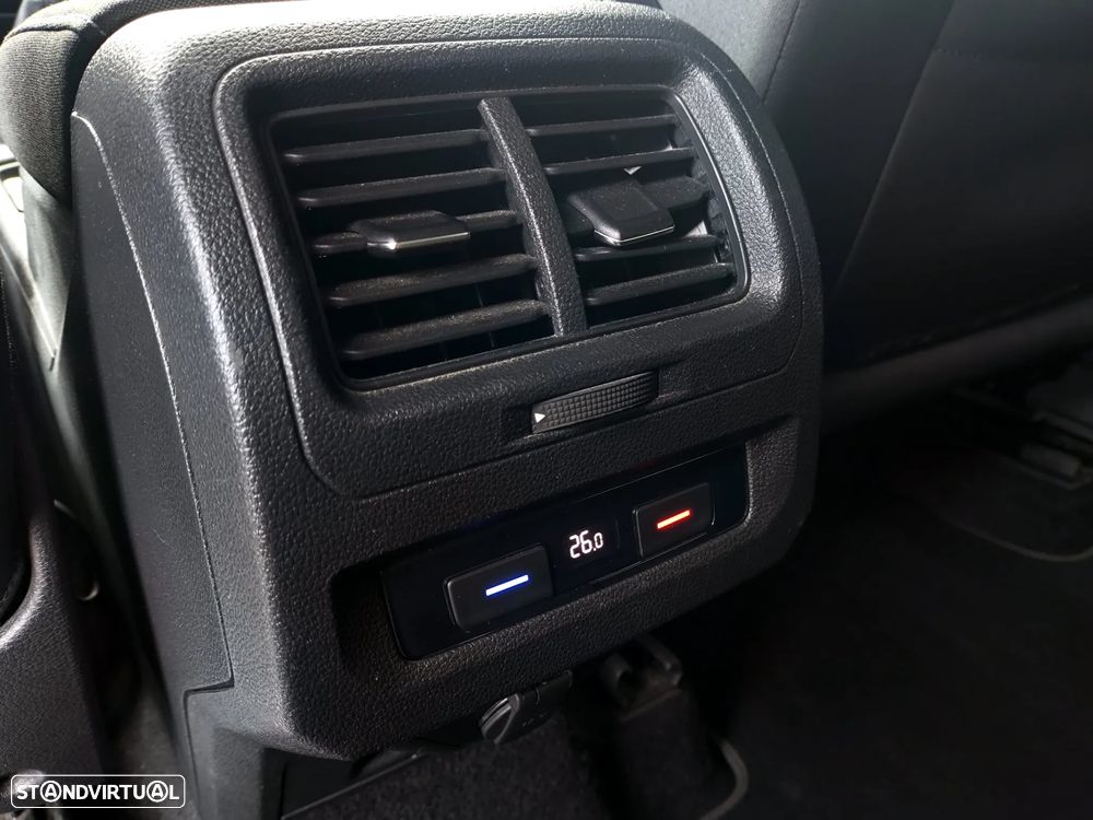 VW Touran 2.0 TDI Confortline - 29