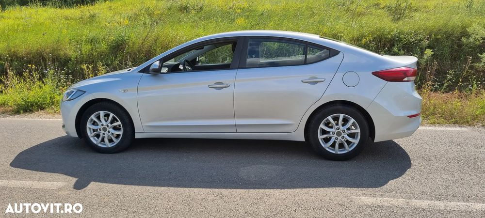 Hyundai Elantra 1.6 MPi Classic - 12