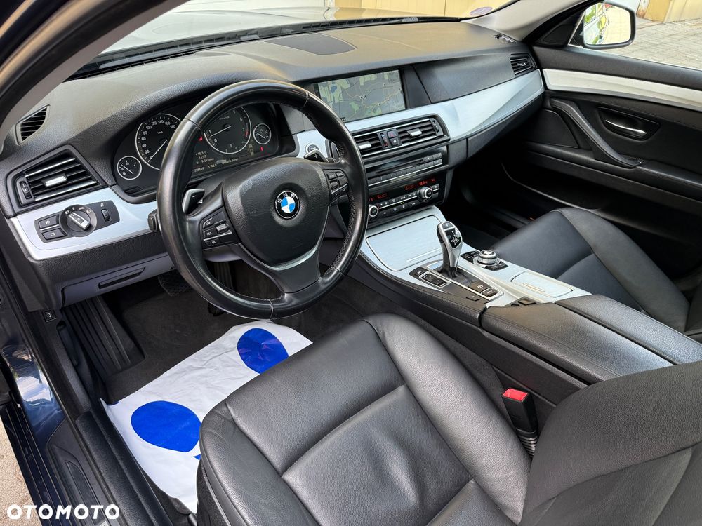 BMW Seria 5 530i Touring - 11