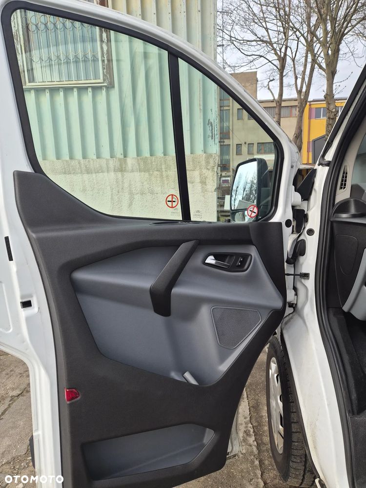 Ford TRANSIT CUSTOM - 9