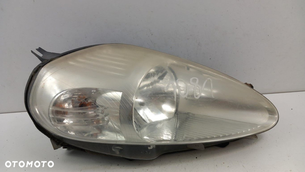 FIAT GRANDE PUNTO LAMPA PRZÓD PRAWA