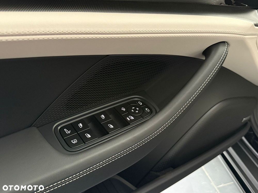 Porsche Panamera - 17