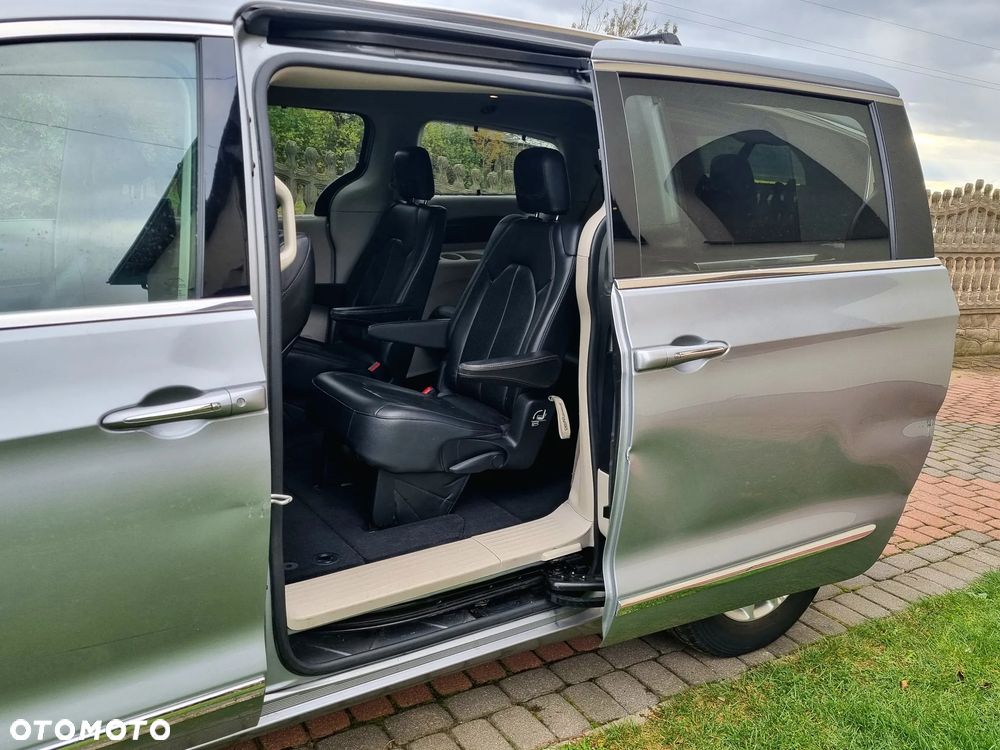 Chrysler Pacifica - 11