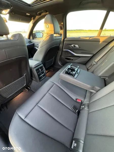 BMW Seria 3 330i - 20