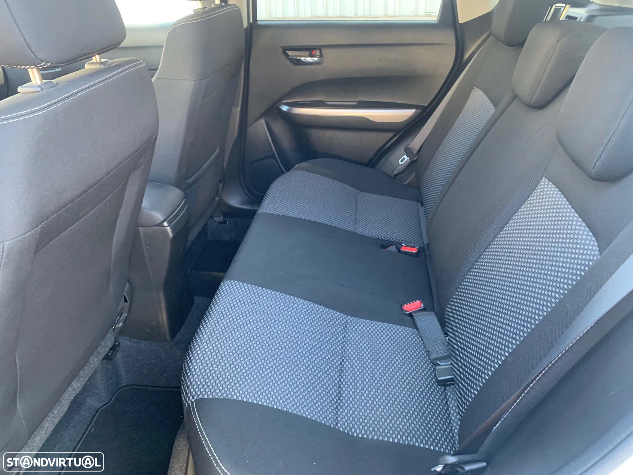 Suzuki Vitara 1.0T GLE - 6