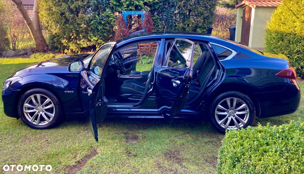Infiniti Q70 - 6