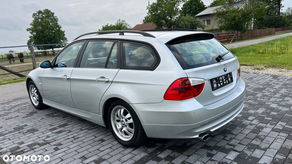 BMW Seria 3 320i - 4