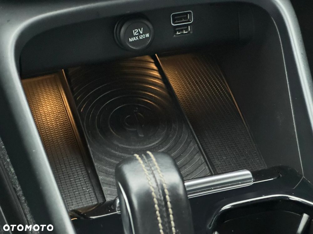 Volvo XC 40 D4 AWD Geartronic R-Design - 37