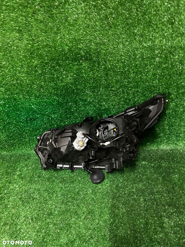 REFLEKTOR PRAWY LEXUS NX 200 300 H - 4