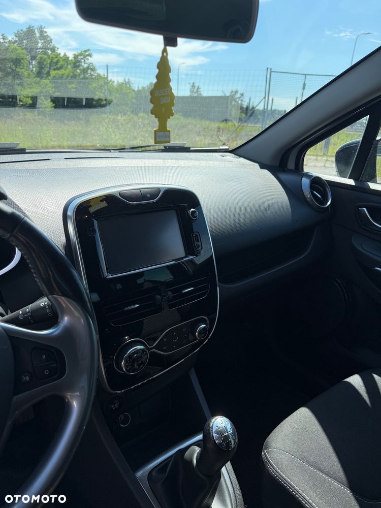 Renault Clio 1.2 16V 75 LIMITED - 11