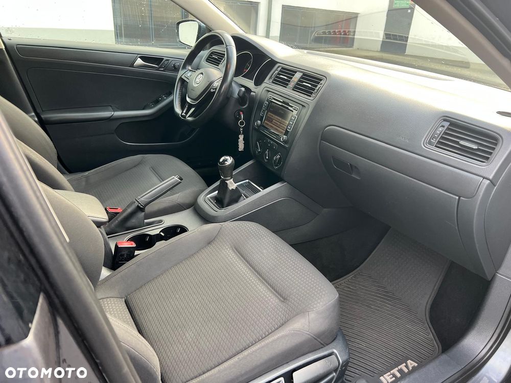 Volkswagen Jetta 2.0 Base - 25