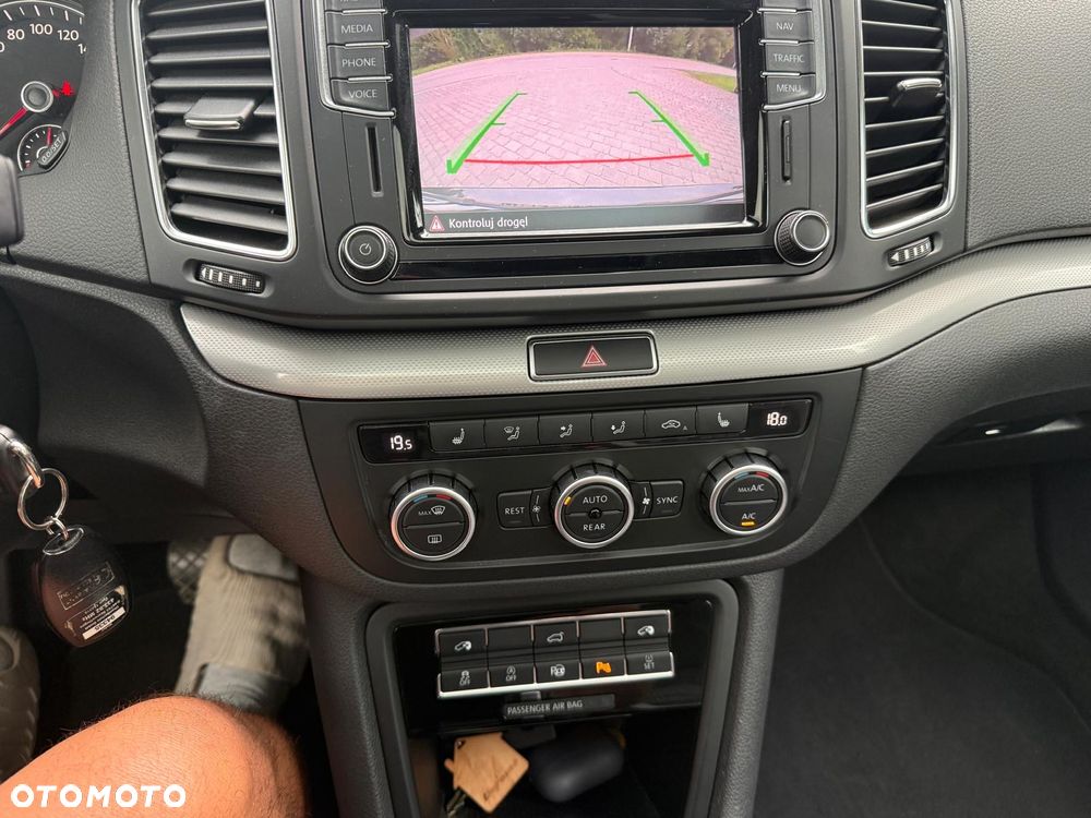 Volkswagen Sharan 2.0 TDI Highline DSG - 9