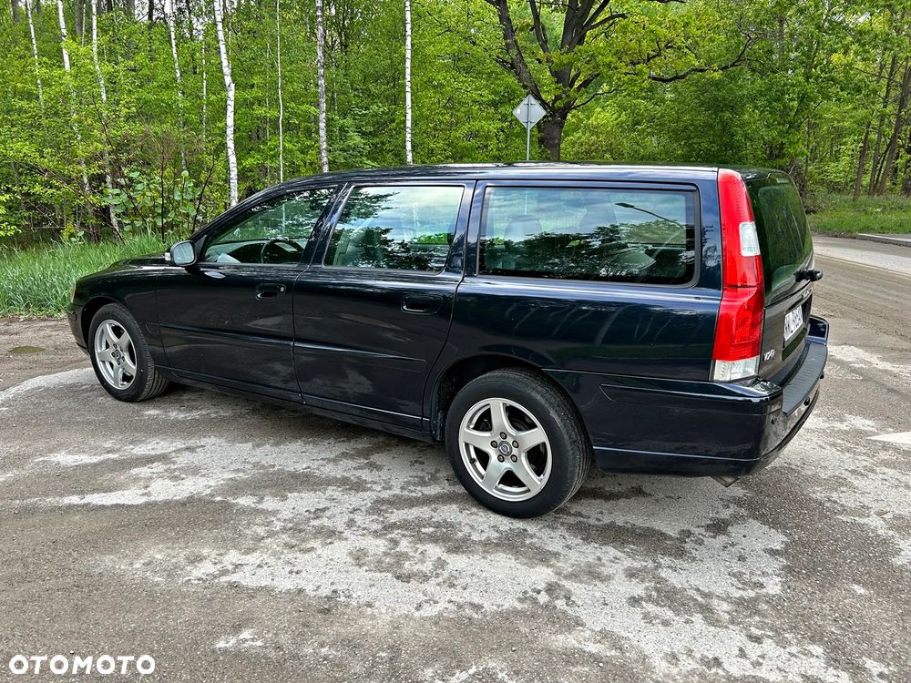 Volvo V70 2.4 Momentum - 4