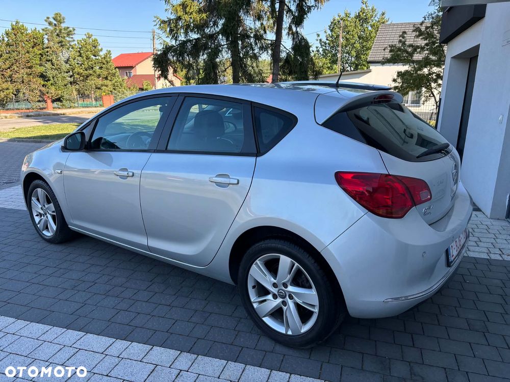Opel Astra 2014 photo 3
