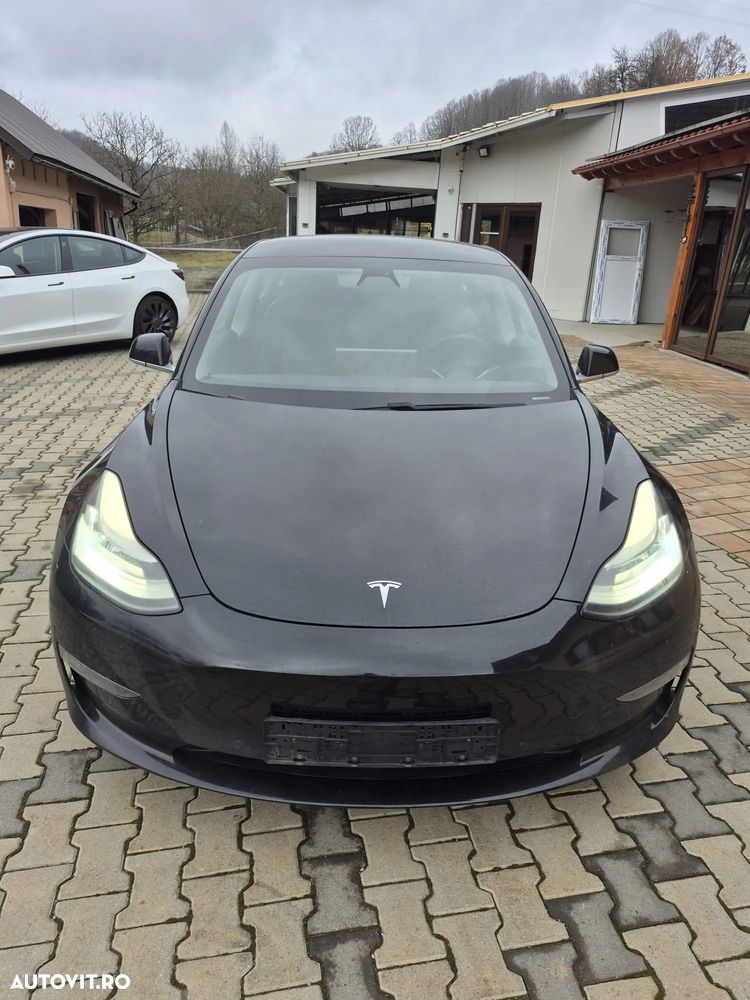Tesla Model 3 - 1