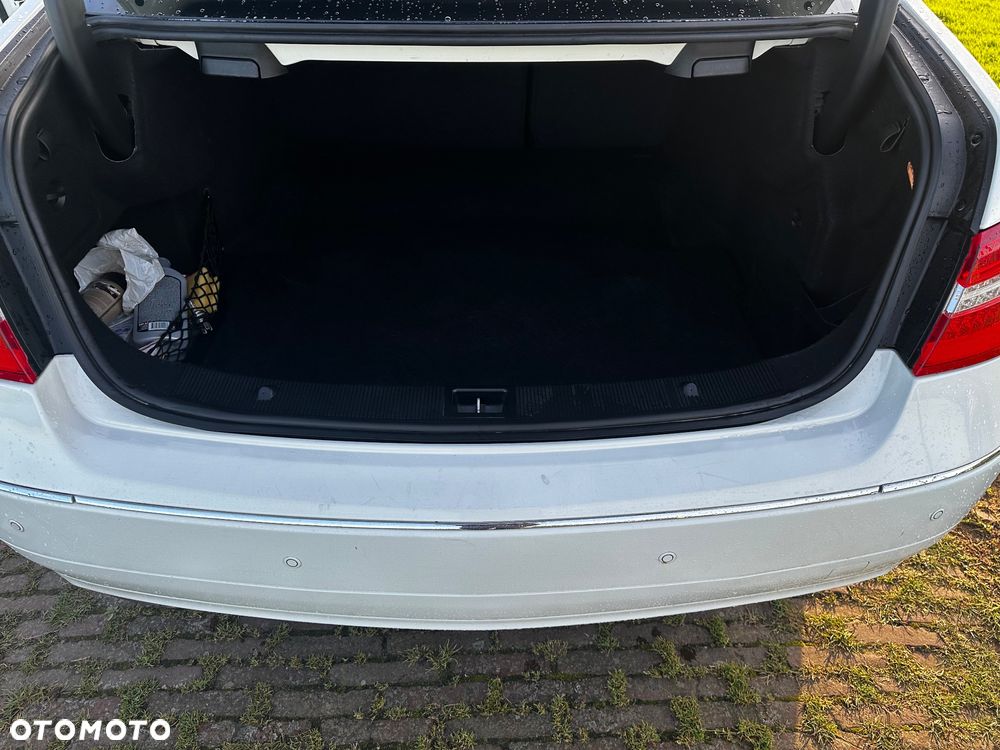 Mercedes-Benz Klasa E 200 CGI BlueEffICIENCY - 14