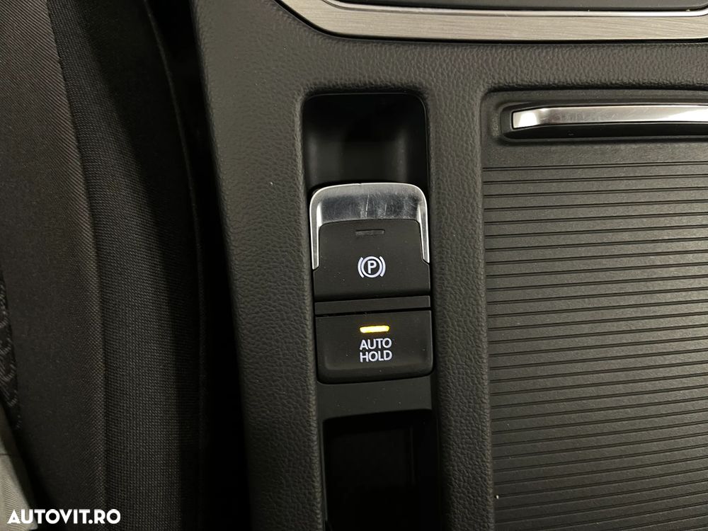 Volkswagen Passat 1.5 TSI ACT Advance - 24