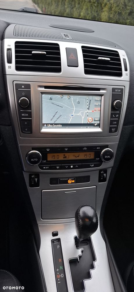 Toyota Avensis 2.0 Premium MS - 6