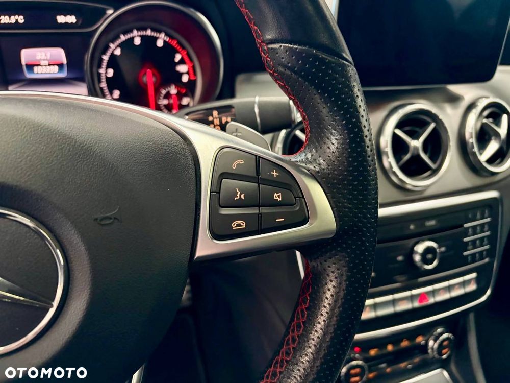 Mercedes-Benz CLA 220 4-Matic AMG Line - 17