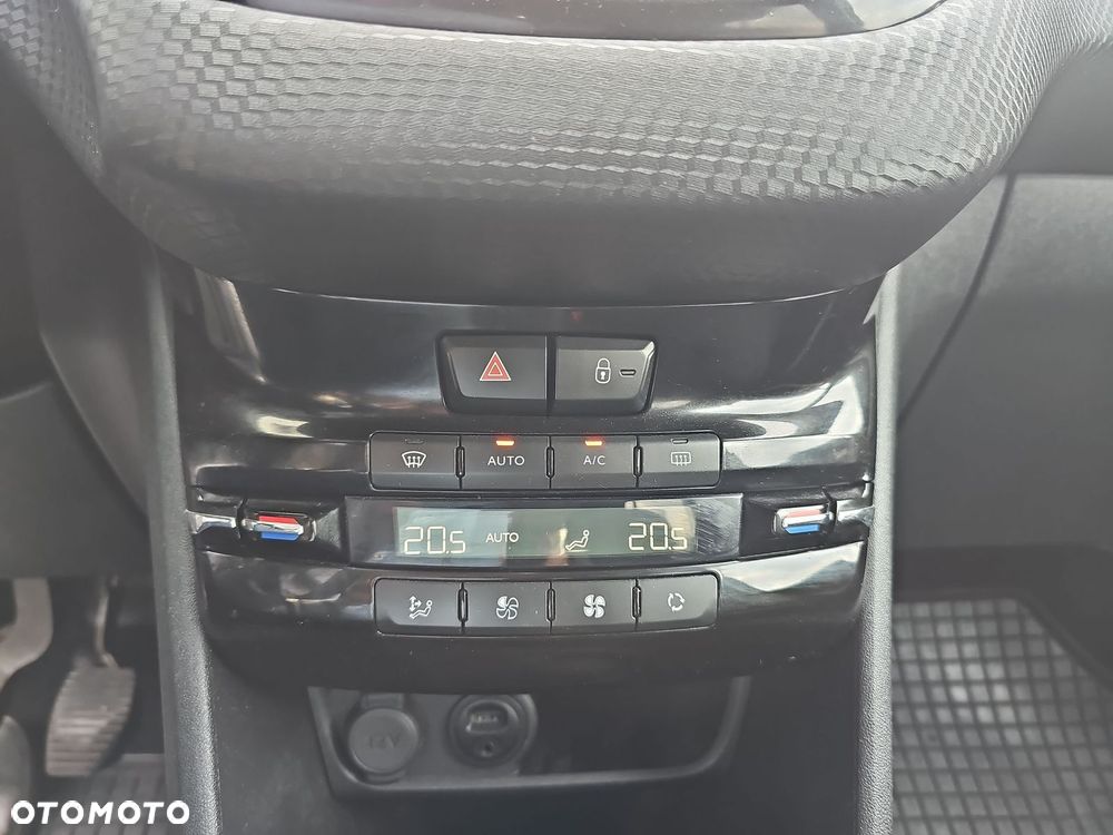 Peugeot 2008 1.2 Pure Tech Style - 20