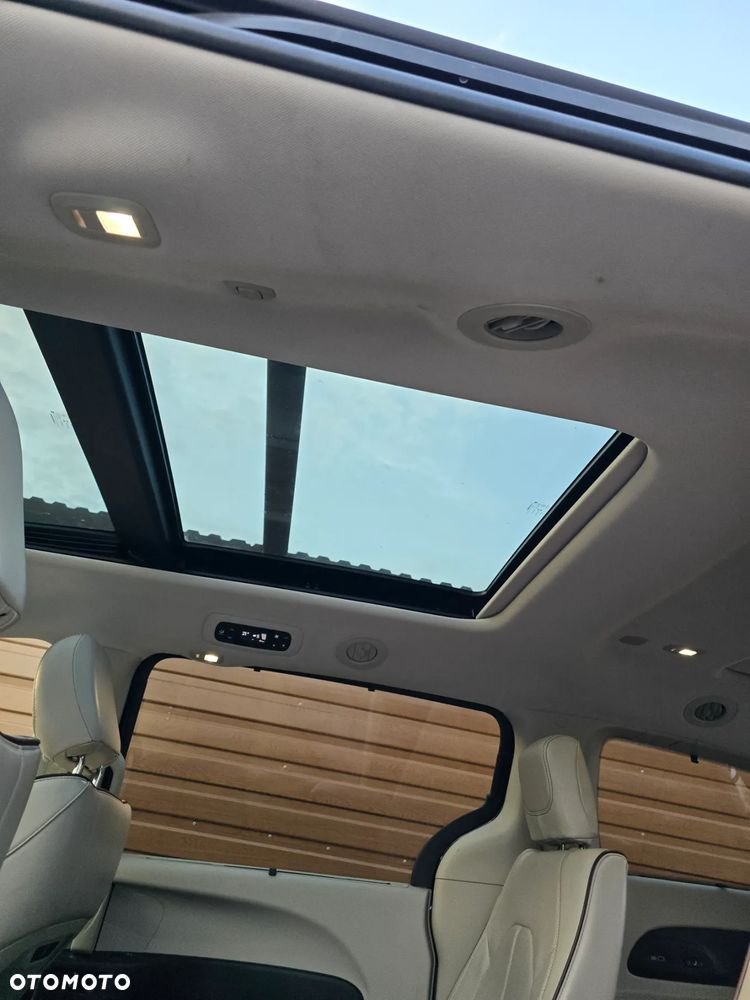 Chrysler Pacifica - 8