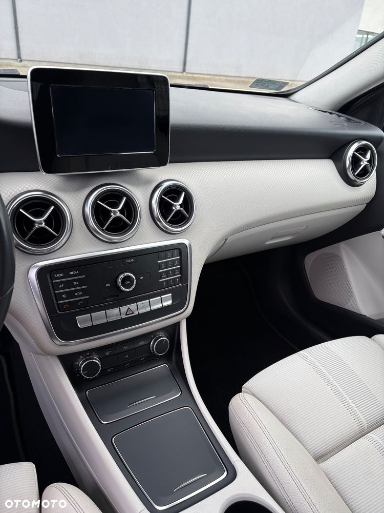 Mercedes-Benz Klasa A 180 7G-DCT - 13