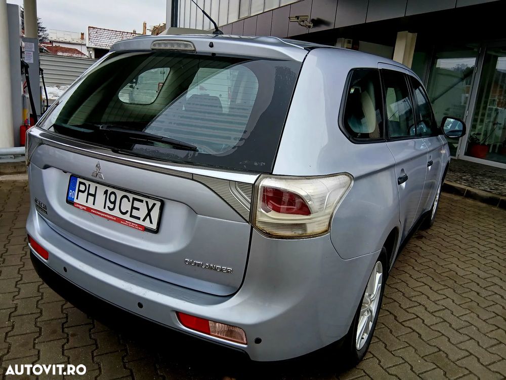 Mitsubishi Outlander 2.2 Litre DI-D AWD Intense - 4