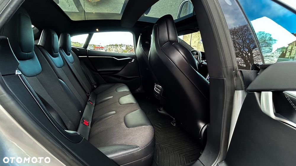 Tesla Model S - 13
