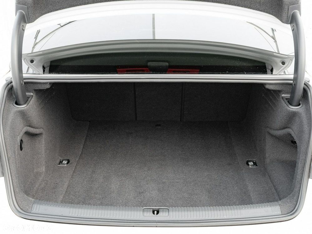 Audi A4 Limousine - 28