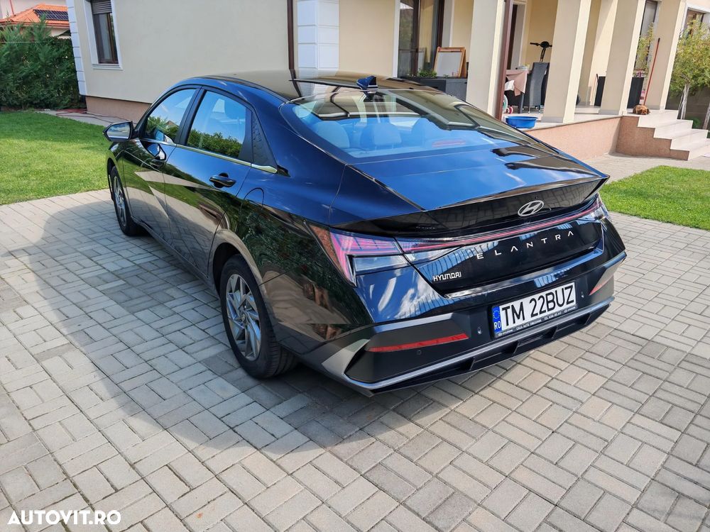 Hyundai Elantra 1.6 l 123 CP 6MT Highway - 3