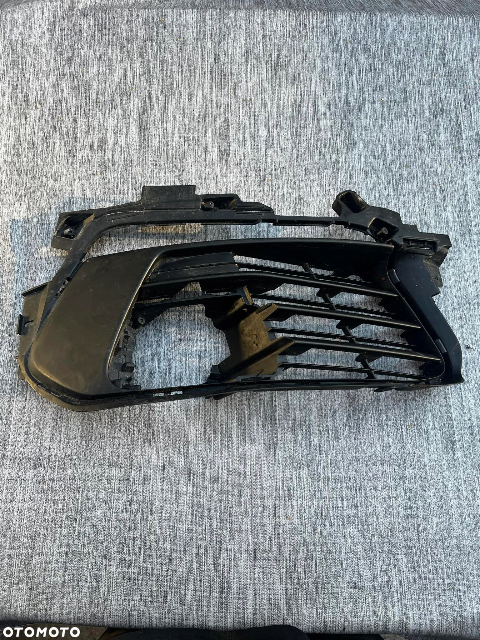 PEUGEOT 308 II T9 Kratka Zderzaka Halogenu Prawa ZOS 99894487 - 2