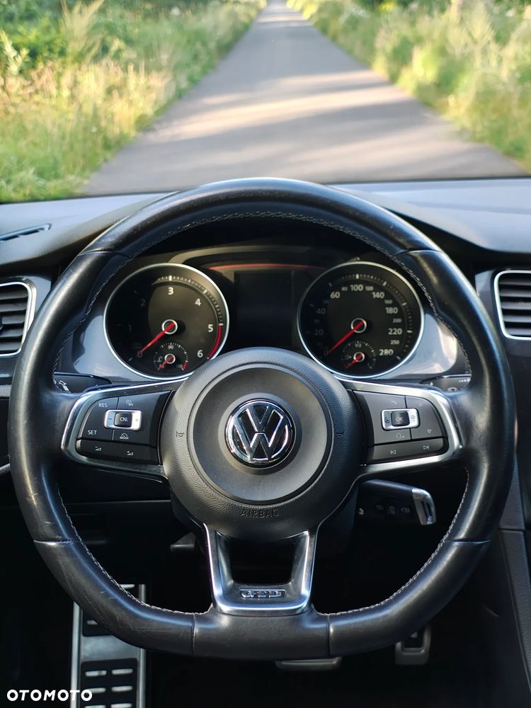 Volkswagen Golf - 28