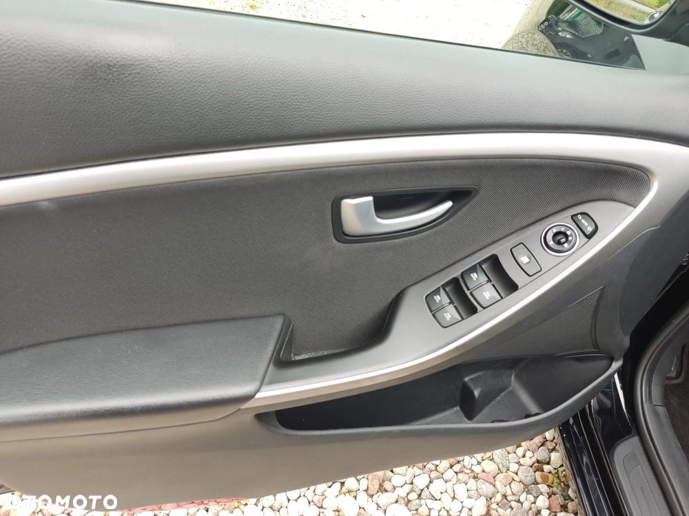 Hyundai i30 blue Kombi 1.6 GDi Passion - 21