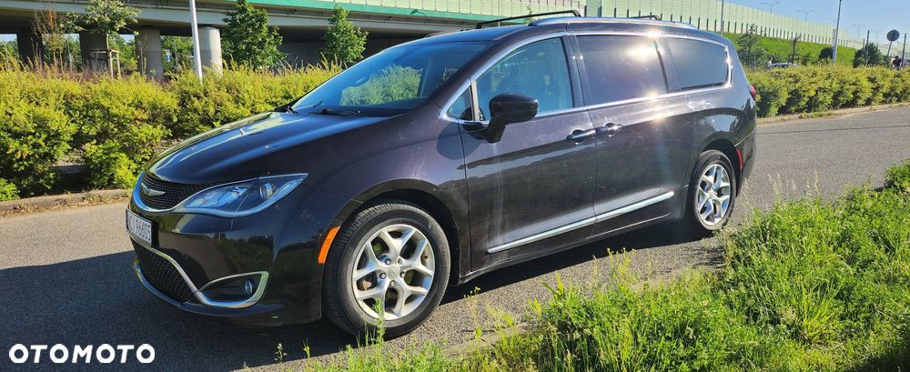 Chrysler Pacifica - 3
