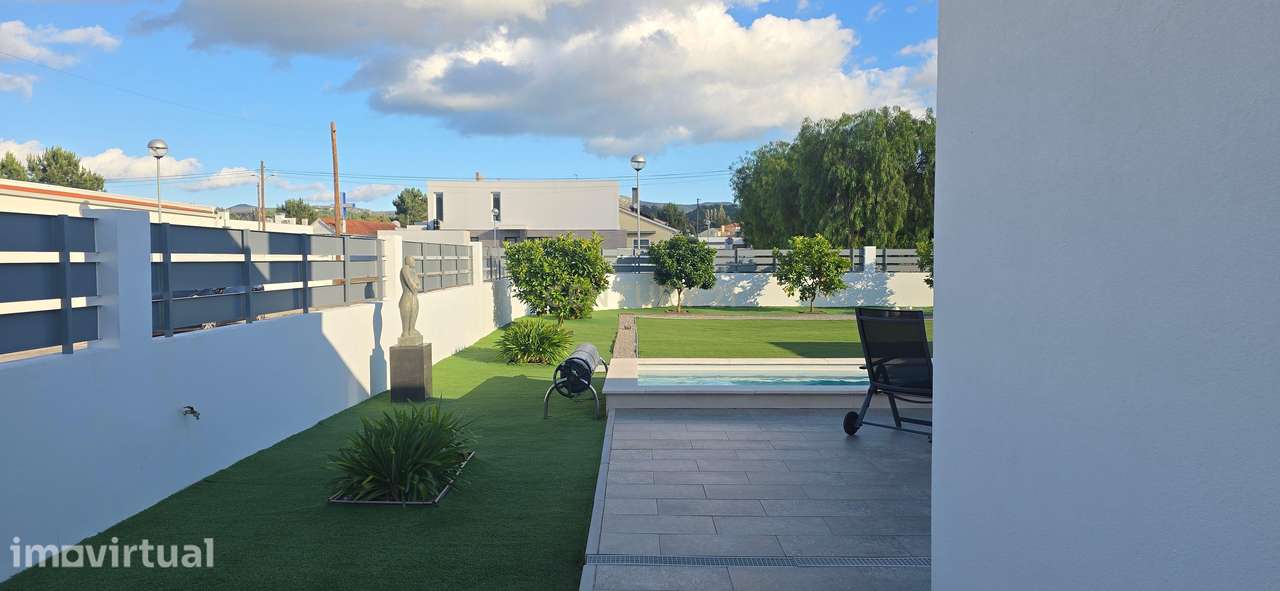 Moderna Moradia T3 em Azeitão, Setúbal com Piscina e Jardim - Grande imagem: 3/30