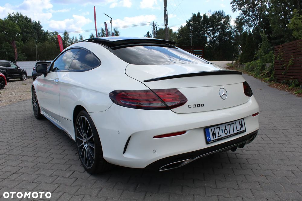 Mercedes-Benz Klasa C 300 7G-TRONIC AMG Line - 4
