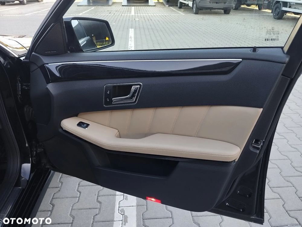 Mercedes-Benz Klasa E 250 CGI BlueEffICIENCY Avantgarde - 27