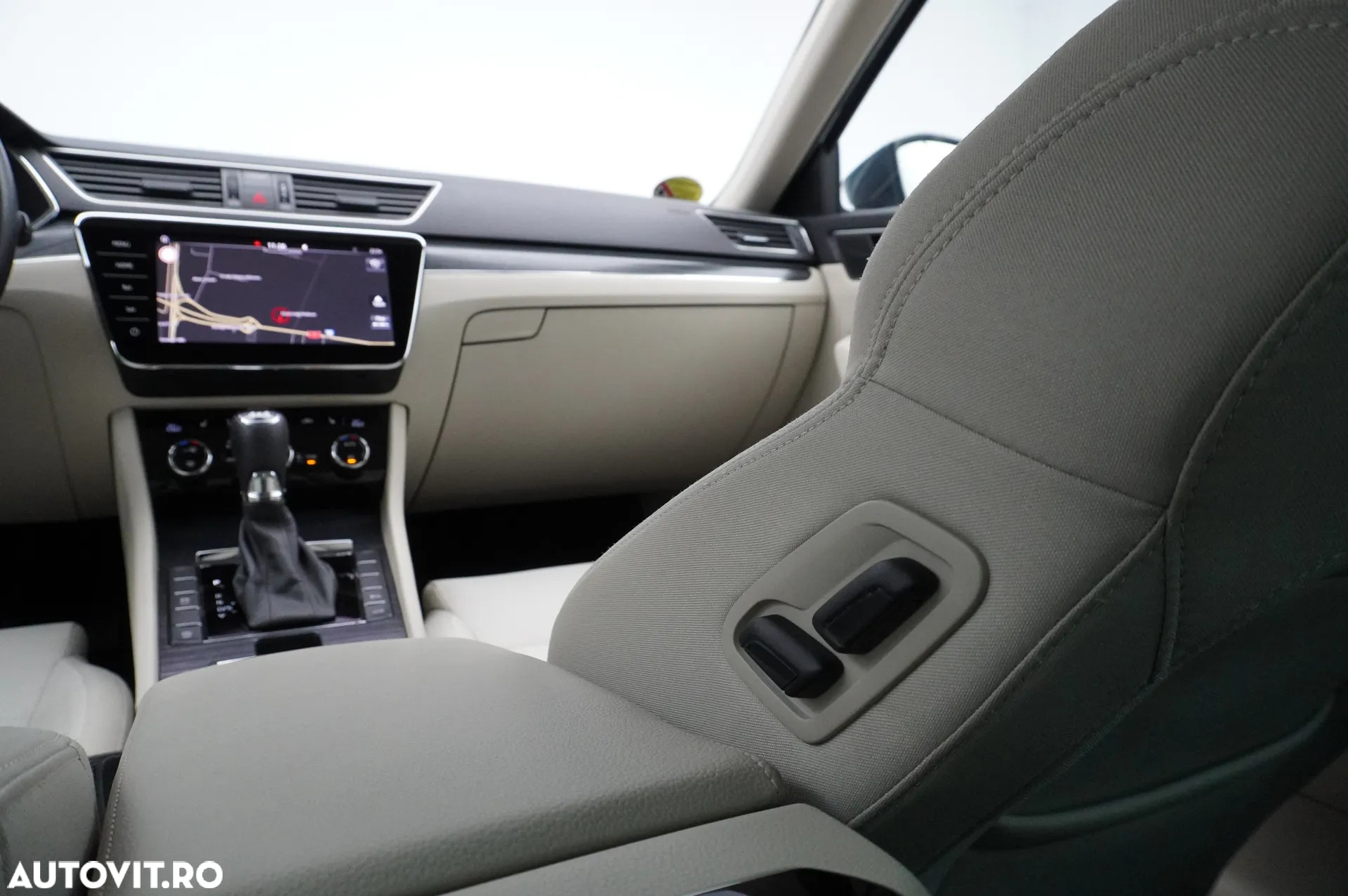 Skoda Superb 2.0 TDI 4X4 DSG Style - 27