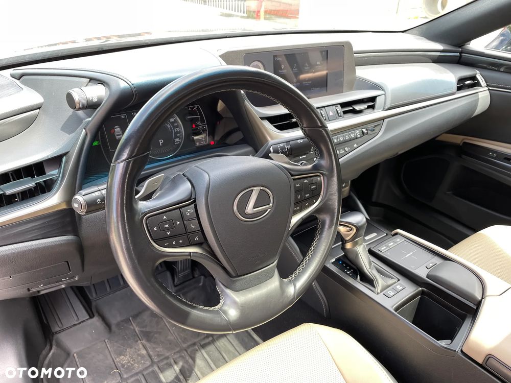 Lexus ES 300h Business Edition - 28