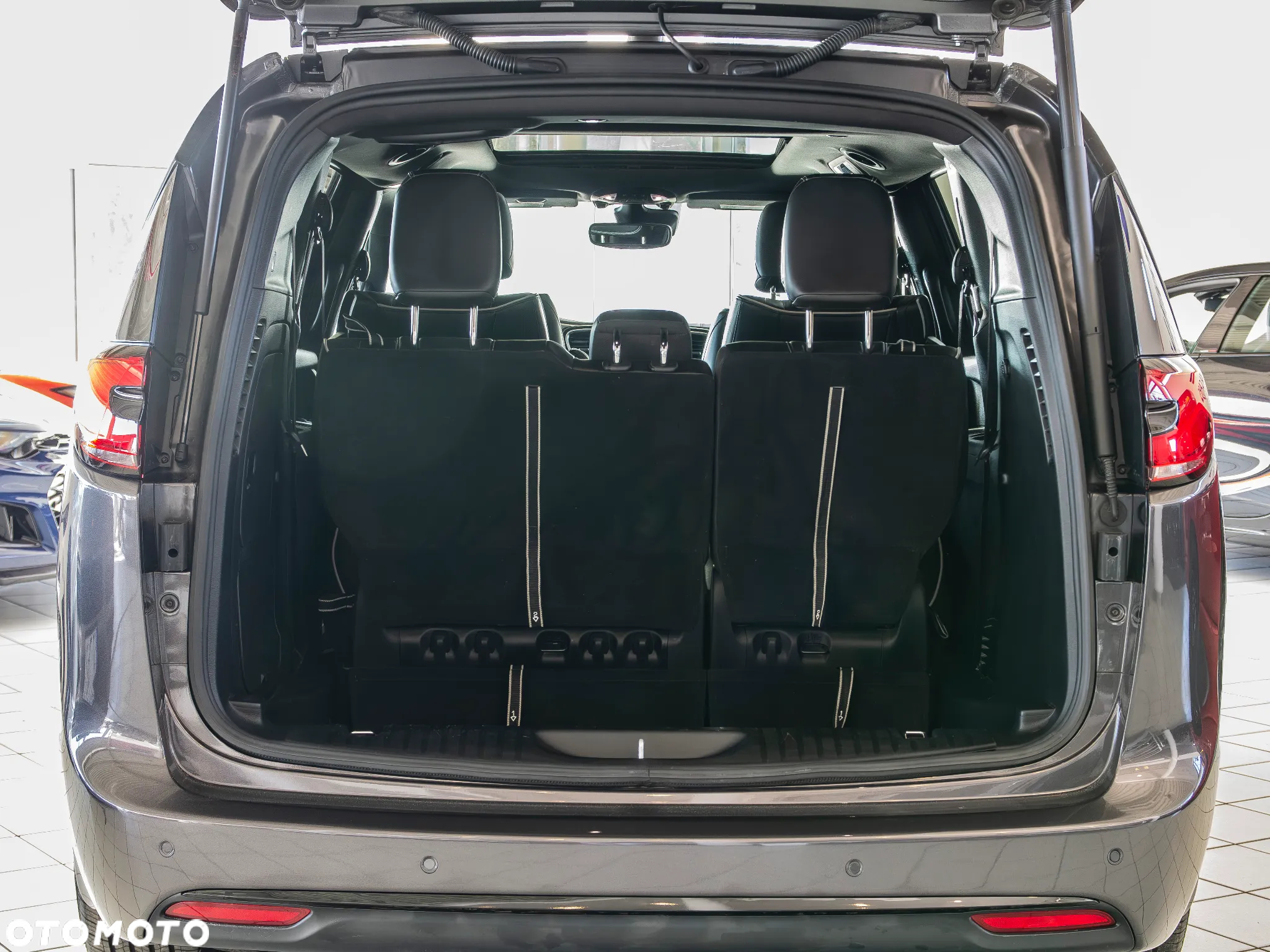 Chrysler Pacifica - 8