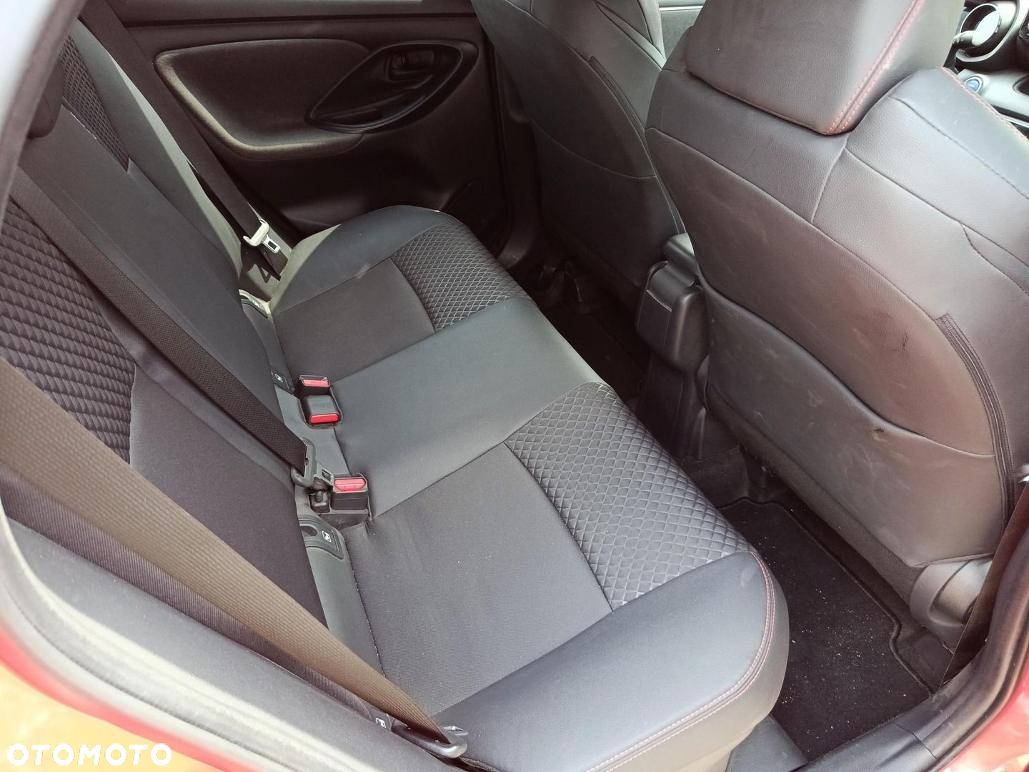 Toyota Yaris - 10