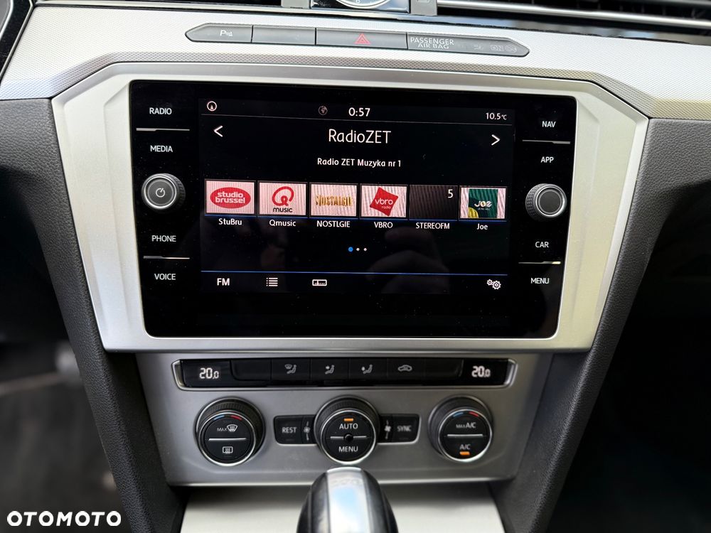 Volkswagen Passat 1.6 TDI SCR DSG Comfortline - 24