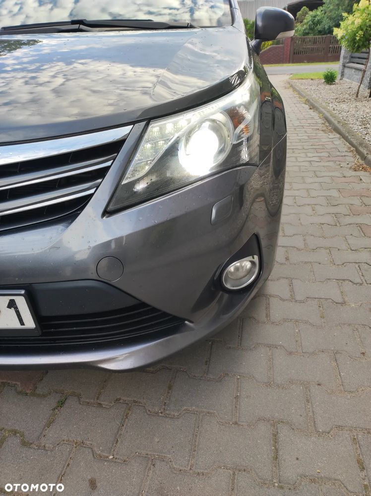 Toyota Avensis 2.2 D-4D Premium - 6