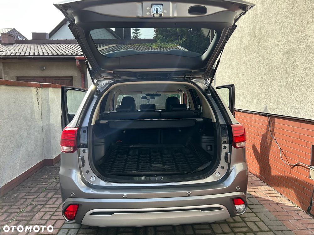 Mitsubishi Outlander 2.4 4WD Plug-In Hybrid - 9